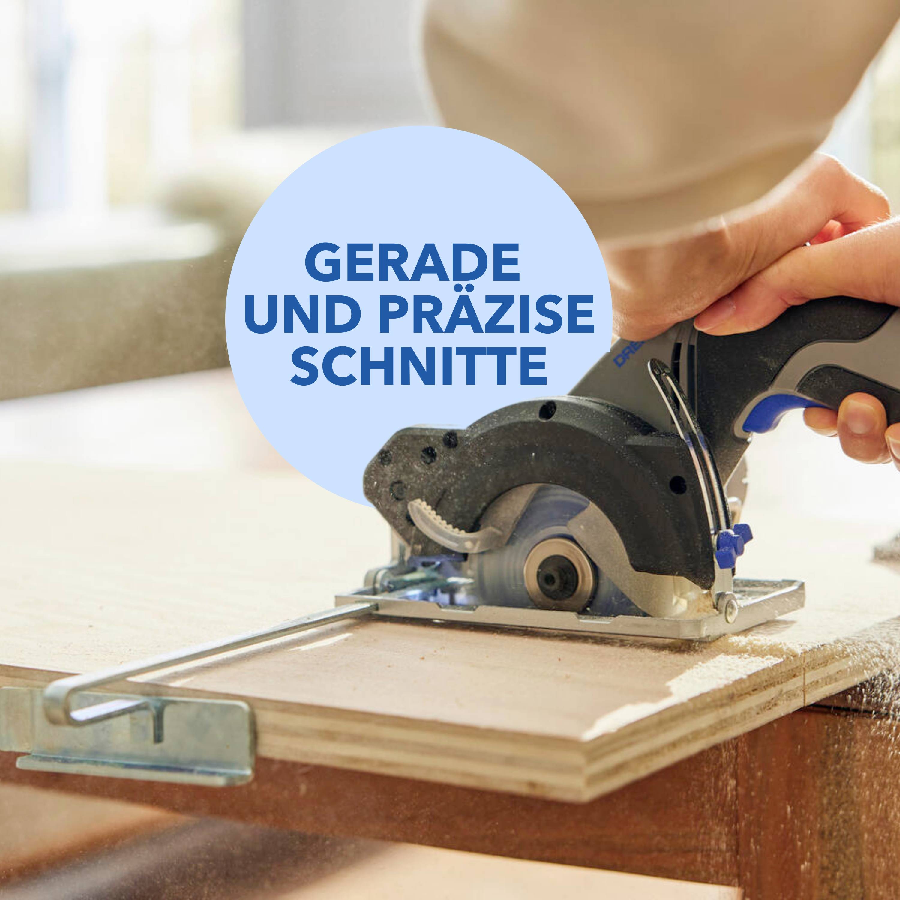 Eine Hand führt eine Kreissäge an einem Holzbrett entlang. Text im Bild: 'GERADE UND PRÄZISE SCHNITTE'.