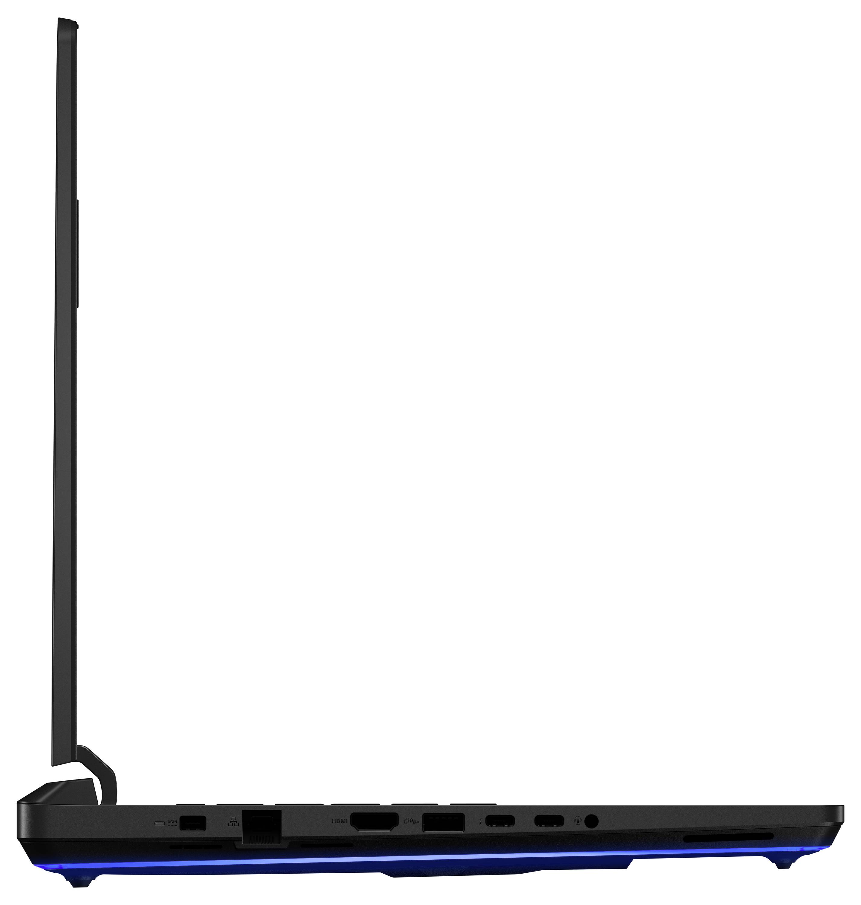 Ein seitlich gezeigter, geöffneter Laptop mit sichtbaren Anschlüssen an der Seite, auf weißem Hintergrund.