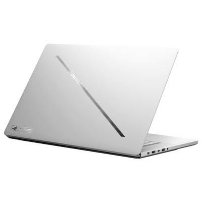 Ein silberner Laptop mit minimalistischem Design, geschlossenem Deckel, zentrierter Lüftungsschlitz auf der Rückseite, Hintergrund weiß.