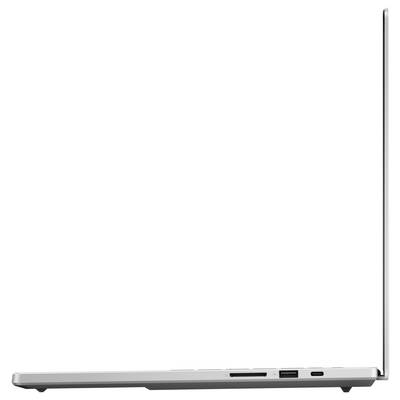 Ein seitliches Profil eines aufgeklappten Laptops, das die schlanke Bauform und die Anschlüsse auf der Seite zeigt.