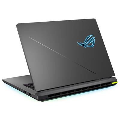 Ein schwarzer Laptop mit blau leuchtendem Logo und belüfteter Rückseite, geöffnet und von hinten schräg abgebildet.