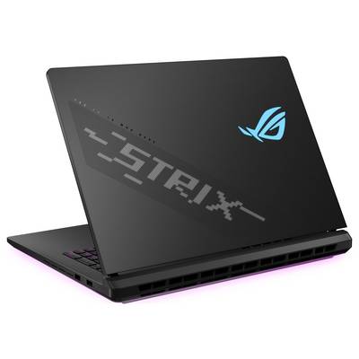 Ein schwarzer Laptop mit leuchtendem Logo und Schriftzug 'STRIX' auf dem Deckel. Die Tastaturbeleuchtung ist pink.