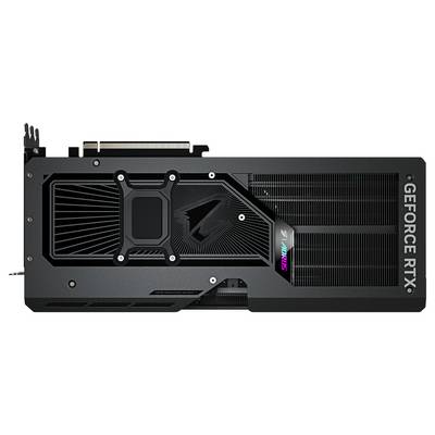 Abbildung einer Grafikkarte gefüllt mit 'GEFORCE RTX' an der Seite. Modernes Design mit Kühlrippen und futuristischem Logo.