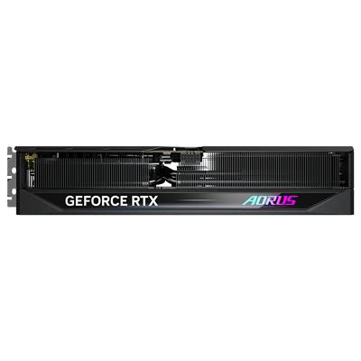 Grafikkarte mit der Aufschrift 'GeForce RTX' und 'Aorus' in leuchtenden Farben, seitliche Ansicht der Lüfter und Kühlrippen sichtbar.