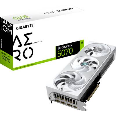 Eine NVIDIA GeForce RTX 5070 Grafikkarte von Gigabyte, Modell 'AERO OC', mit drei Lüftern. Verpackung im Hintergrund sichtbar.