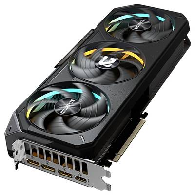 Grafikkarte mit drei Lüftern, markiert mit 'Gigabyte'. Mehrere Anschlüsse auf der Rückseite sichtbar, darunter HDMI und DisplayPort.