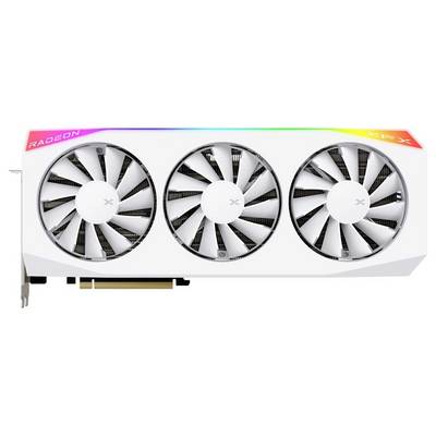 Weiße Grafikkarte mit drei Lüftern, RGB-Leuchten auf der Oberseite und der Aufschrift 'Radeon' und 'XFX'.