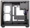 Schwarzes Computergehäuse in Seitenansicht, zeigt Innenraum für Komponentenmontage mit mehreren Einbauschächten und Kabelmanagement.