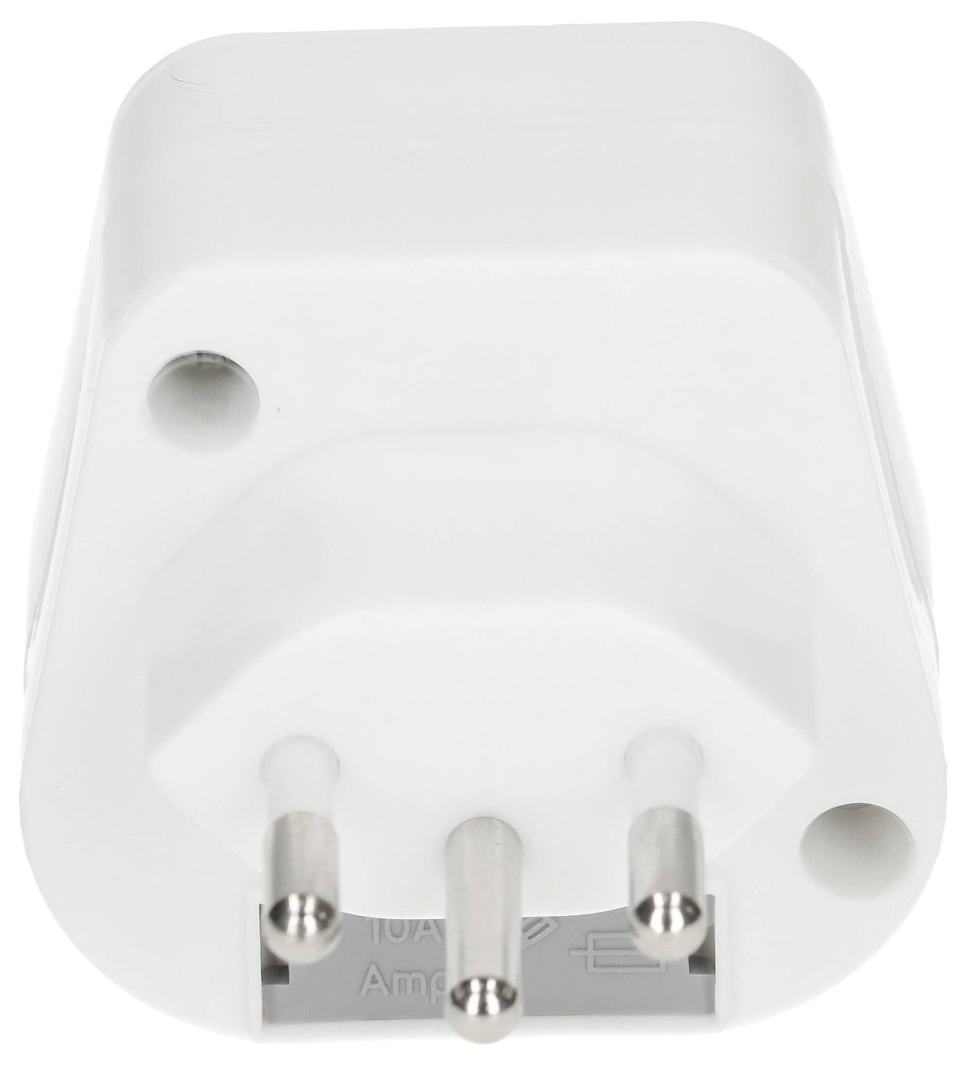 Ein weißer Steckdosenadapter mit drei runden Steckkontakten. Geeignet für den Anschluss europäischer Stecker an internationale Steckdosen.