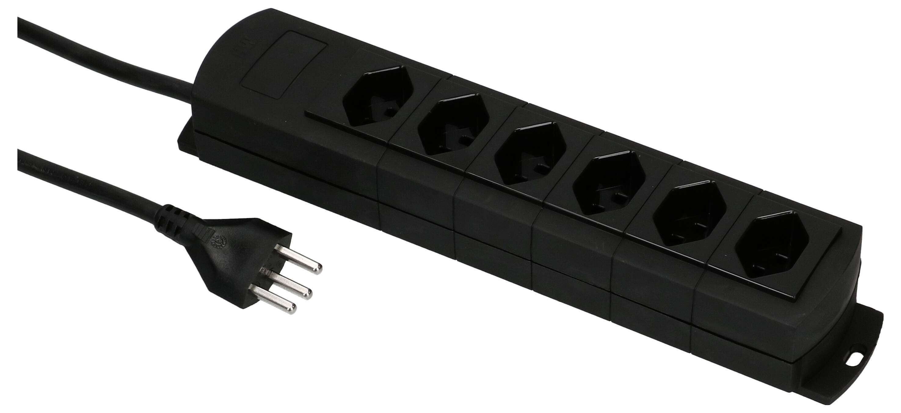 Schwarze Steckdosenleiste mit sechs Steckplätzen und einem dreipoligen Stecker. Ideal für den gleichzeitigen Anschluss mehrerer Geräte.