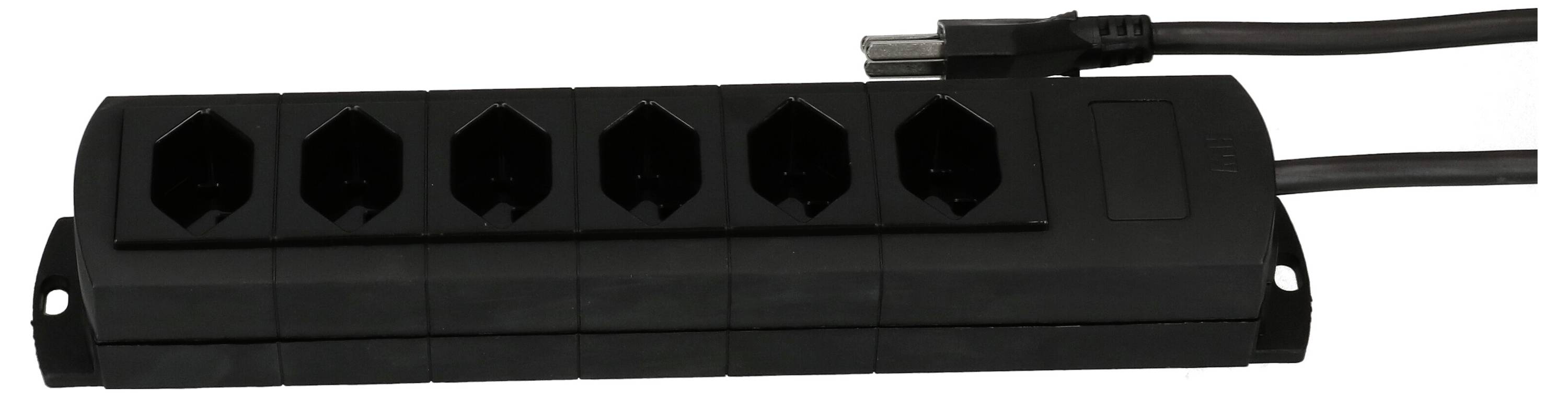 Eine schwarze Steckdosenleiste mit sechs Buchsen und einem angeschlossenen Kabel.