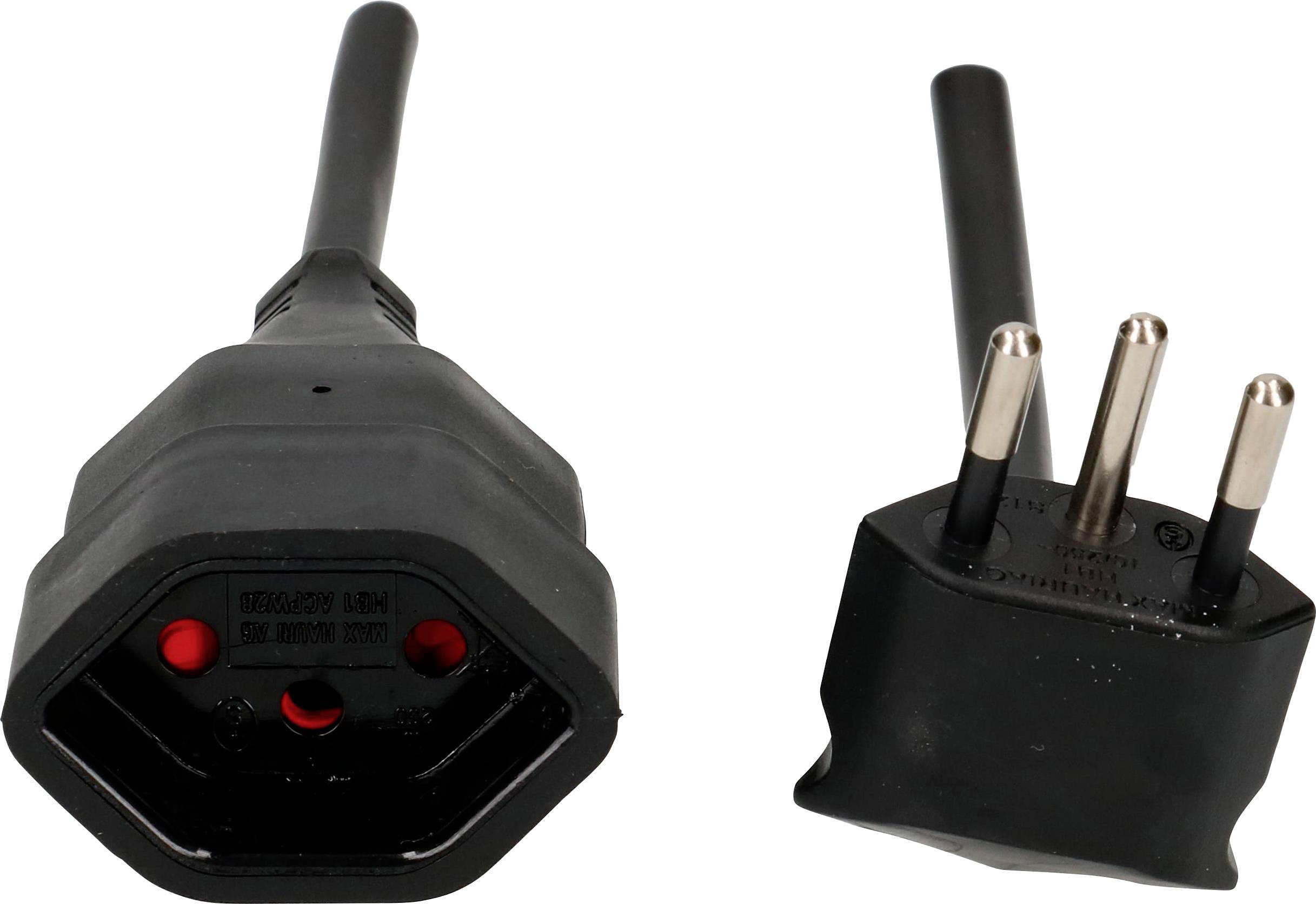 Ein sechseckiger Adapterstecker mit drei Metallstiften und einer schwarzen, gummierten Oberfläche, geeignet für den Anschluss an elektrische Geräte.