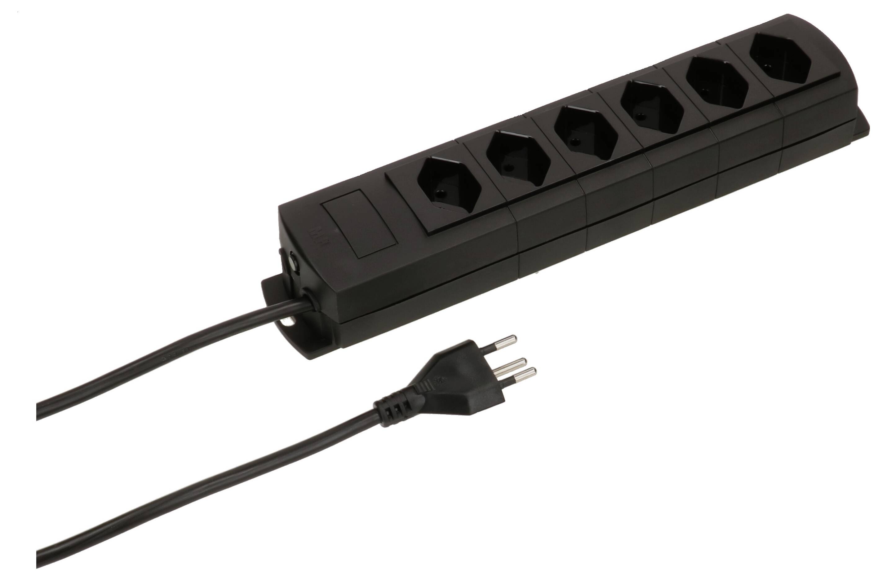 Eine schwarze Steckdosenleiste mit sechs Steckplätzen und einem angeschlossenen Netzkabel mit einem zweipoligen Stecker.