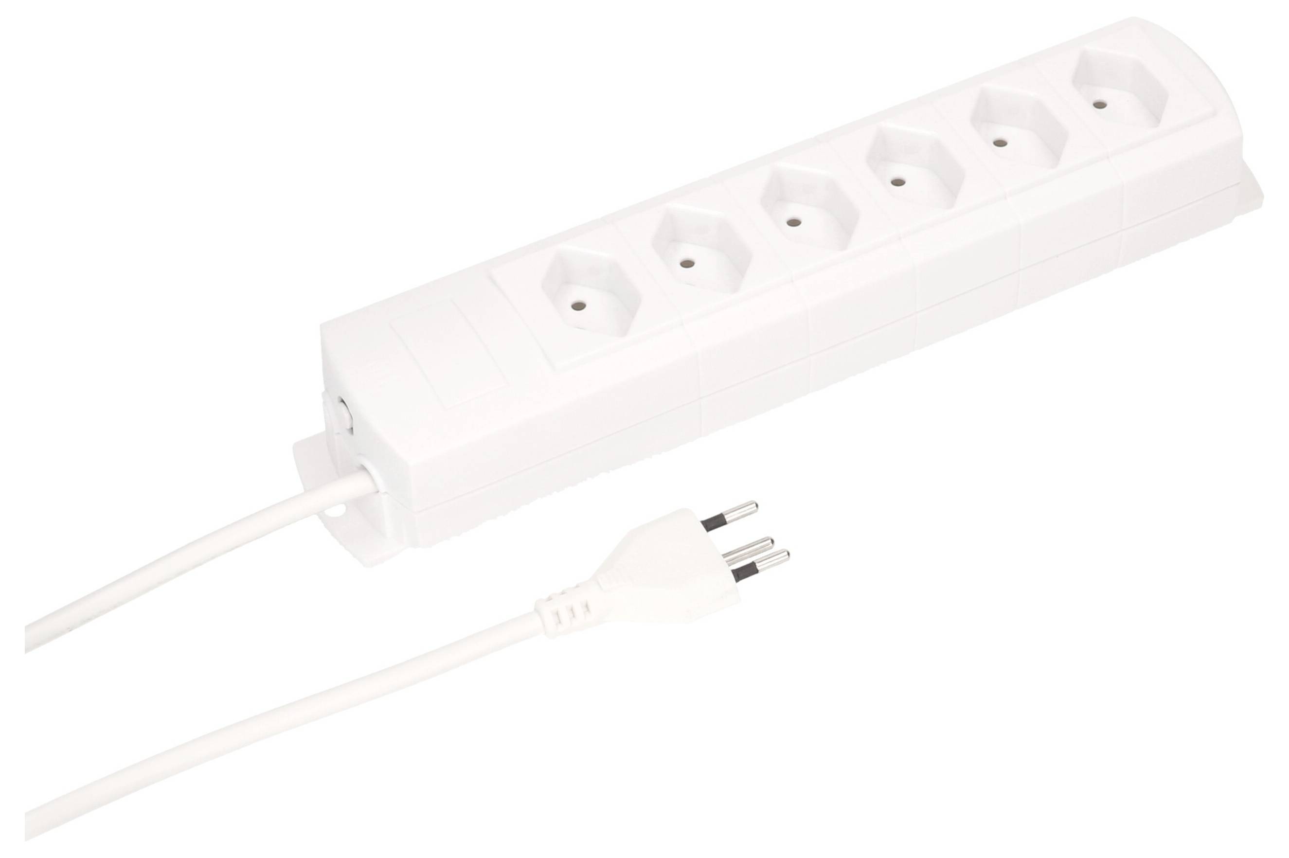 Weiße Mehrfachsteckdose mit sechs Steckplätzen und einem angeschlossenen Kabel. Geeignet für den Anschluss mehrerer elektrischer Geräte.
