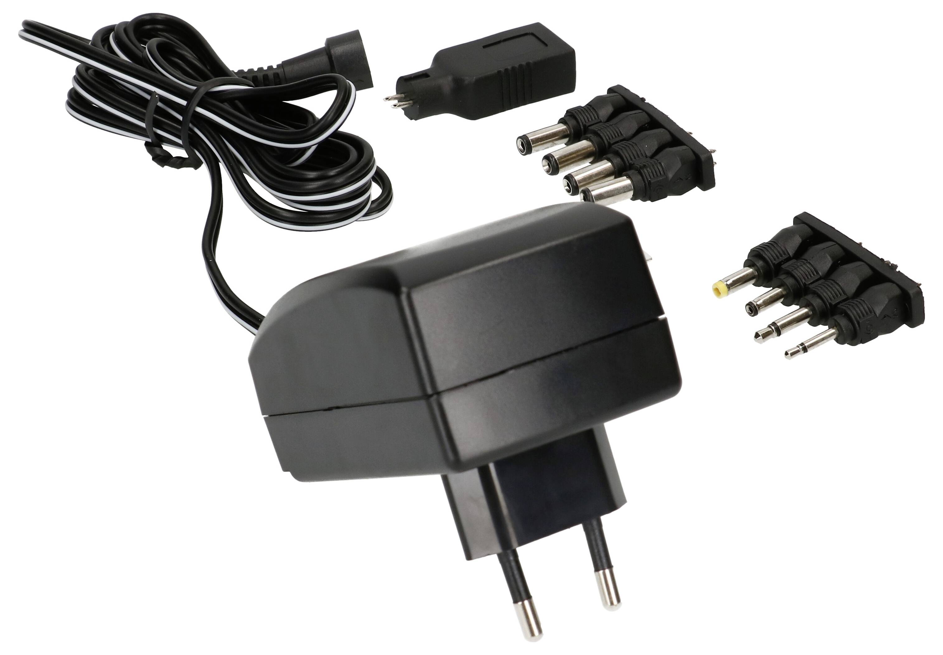 Schwarzes Universalnetzteil mit mehreren Adaptersteckern und abnehmbaren Steckern, geeignet für verschiedene Geräteanschlüsse.