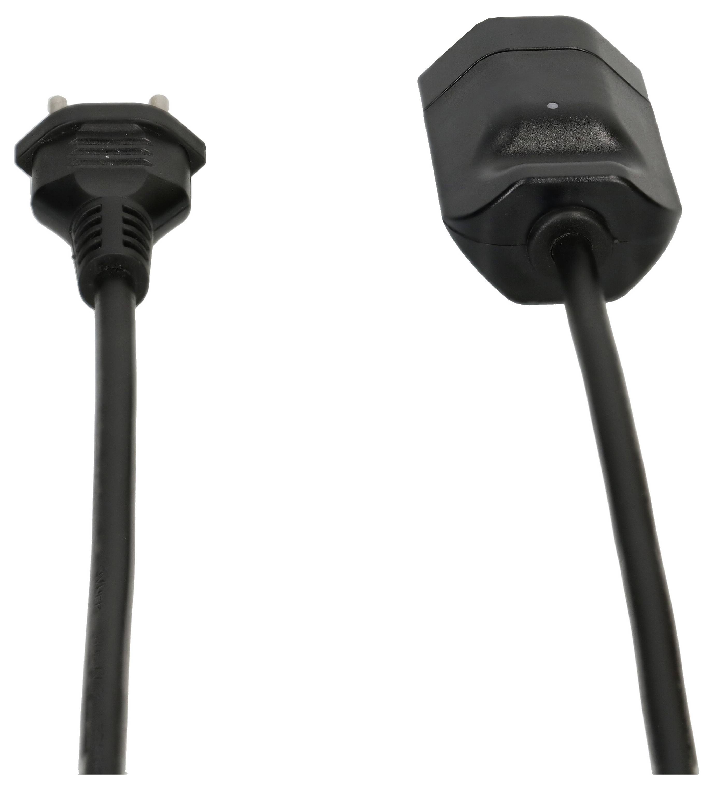 Stromkabel mit Stecker und Buchse, schwarz, auf weißem Hintergrund.