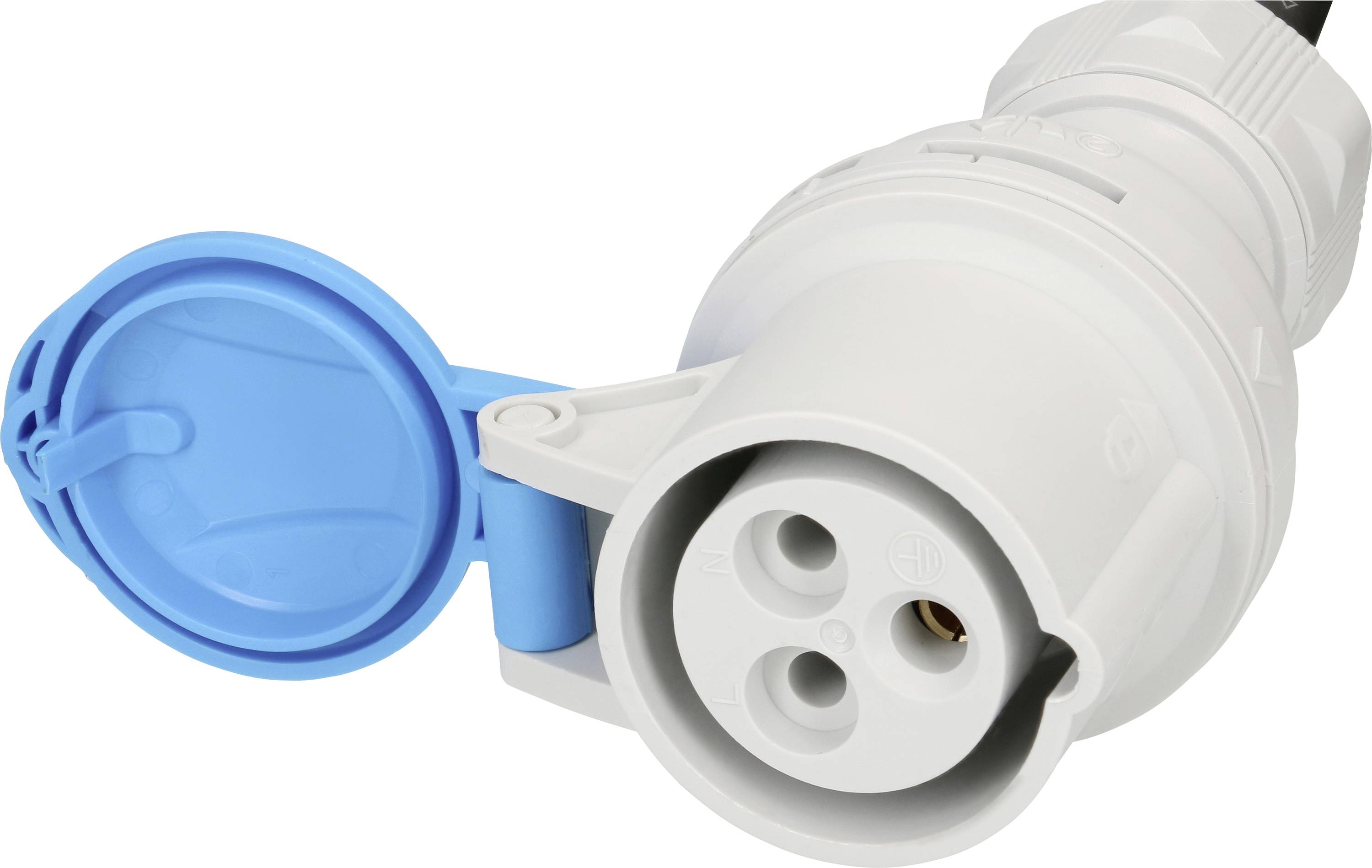 Ein weißer, industrieller Stecker mit blauer Schutzkappe, offen und zur Seite gedreht, zeigt drei runde Steckbuchsen.