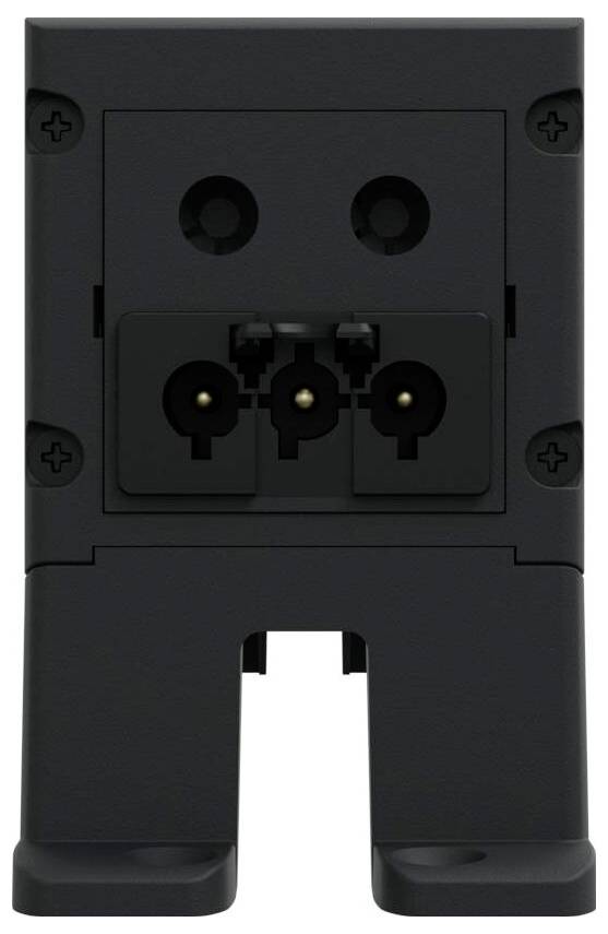 Schwarzes elektrisches Steckdosengehäuse mit drei Buchsen in der Mitte, geeignet für EU-Stecker. Robust und einfach im Design.