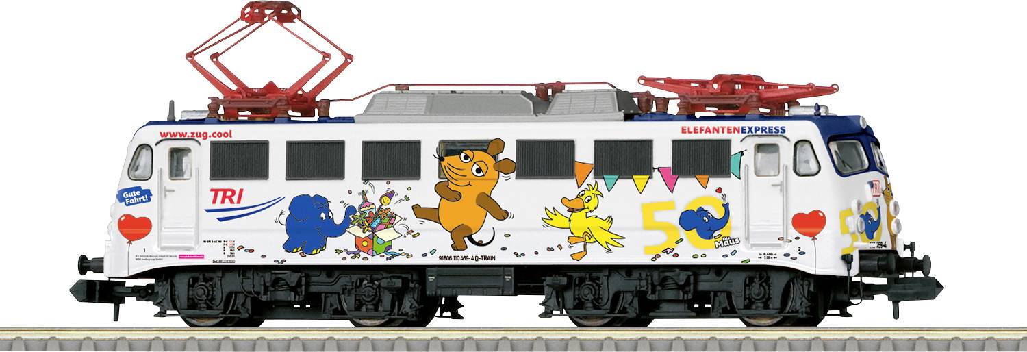 Eine Lokomotive mit buntem Design zeigt eine Bärfigur und andere Tiere, die fröhlich feiern. '50 Jahre' ist auf der Seite zu sehen.