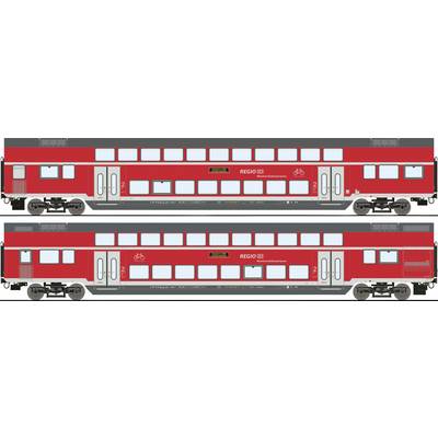 Ein roter Doppelstockzug der Deutschen Bahn, seitliche Ansicht. Oben ist das Fahrrad-Symbol erkennbar. Zug gehört zur Regionalbahn.