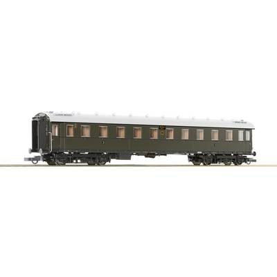 Ein Modell eines historischen Eisenbahnwaggons in olivgrüner Farbe mit mehreren Fenstern und der Aufschrift '2. Klasse' zeigt Detailtreue.