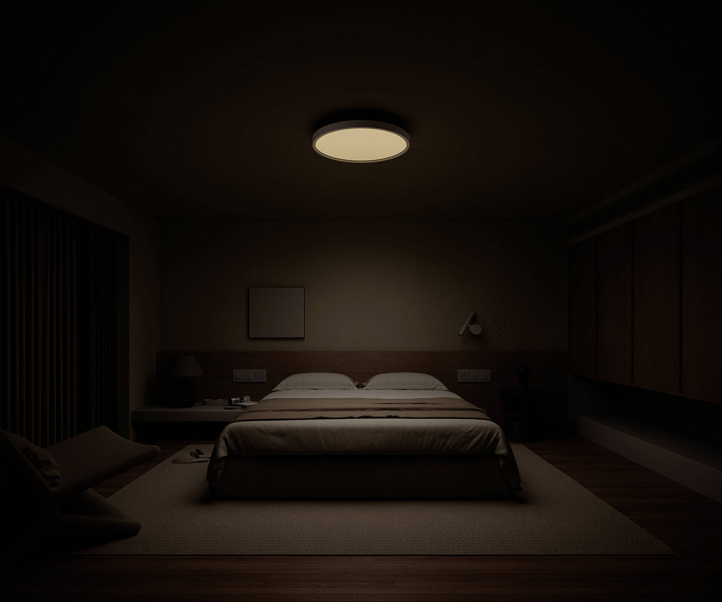 Ein dunkles Schlafzimmer mit einem doppelt breiten Bett in der Mitte. Weiche Beleuchtung von oben. Möbel sind minimalistisch gestaltet.