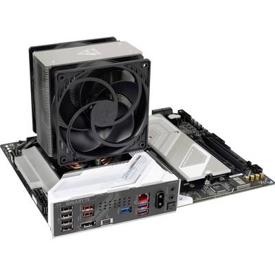 Eine Computer-Motherboard mit CPU-Kühler und mehreren USB-Anschlüssen auf der Rückseite, einschließlich USB 3.0 und HDMI.