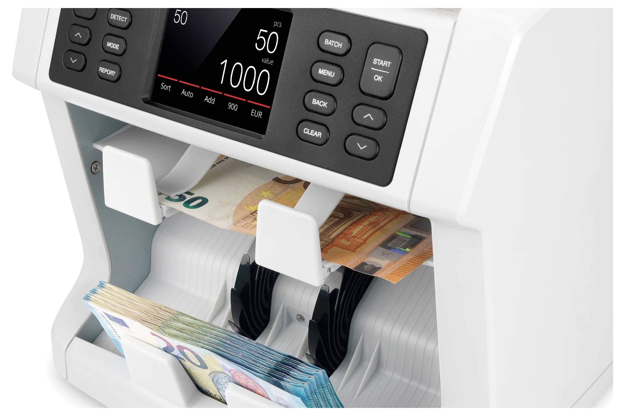 Ein Geldzählgerät zählt Banknoten. Auf dem Display sind 50 Euro-Scheine und eine Gesamtanzahl von 1000 zu sehen.