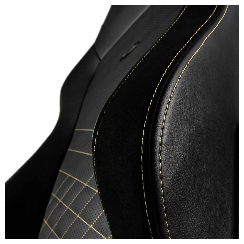 Schwarzer Autositz mit gelben Nähten und gestepptem Muster in der Rückenlehne. Hochwertiges Design mit modernen Details.