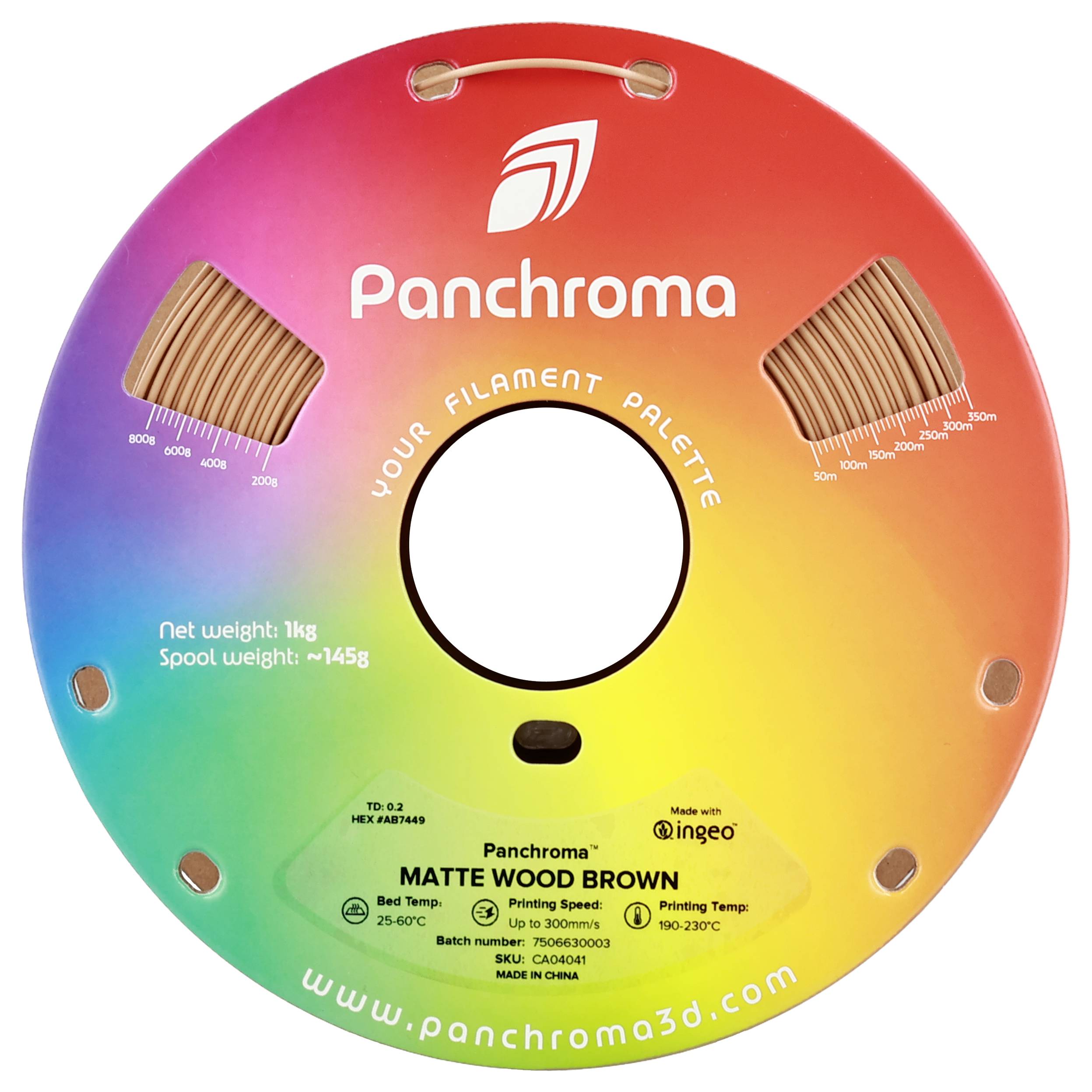 Filamentspule von Panchroma, zeigt 'Matte Wood Brown' Filament und Spezifikationen. Bunte Verpackung mit Logo und Webseite.