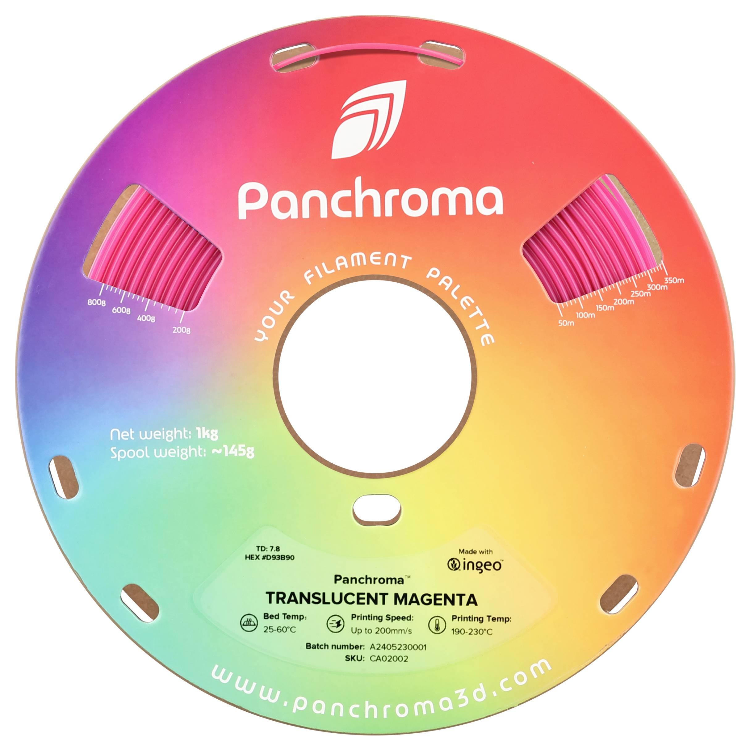 Auf dem Bild ist eine bunte Filamentspule mit der Aufschrift 'Panchroma' und 'Translucent Magenta' zu sehen. Sie wiegt 1 kg netto.