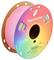 Eine Spule mit buntem 3D-Drucker-Filament, beschriftet mit 'Panchroma'. Filament in Regenbogenfarbverlauf für kreative Projekte.