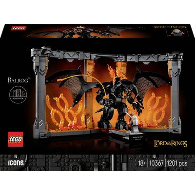 Lego-Modell von Balrog aus 'Herr der Ringe', umgeben von Flammen, in einer Buchnische. Enthält 1201 Teile, empfohlen ab 18 Jahren.