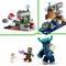 Ein Lego-Set mit Figuren aus einem Fantasy-Spiel. Zwei Szenen zeigen Bauwerke, die Abenteuerhandlung mit Lego-Charakteren darstellt.