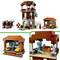 Lego Minecraft-Set mit Figuren, einem Holzhaus, Tieren und Details wie Betten und Werkzeugen, die eine Minecraft-Szene darstellen.