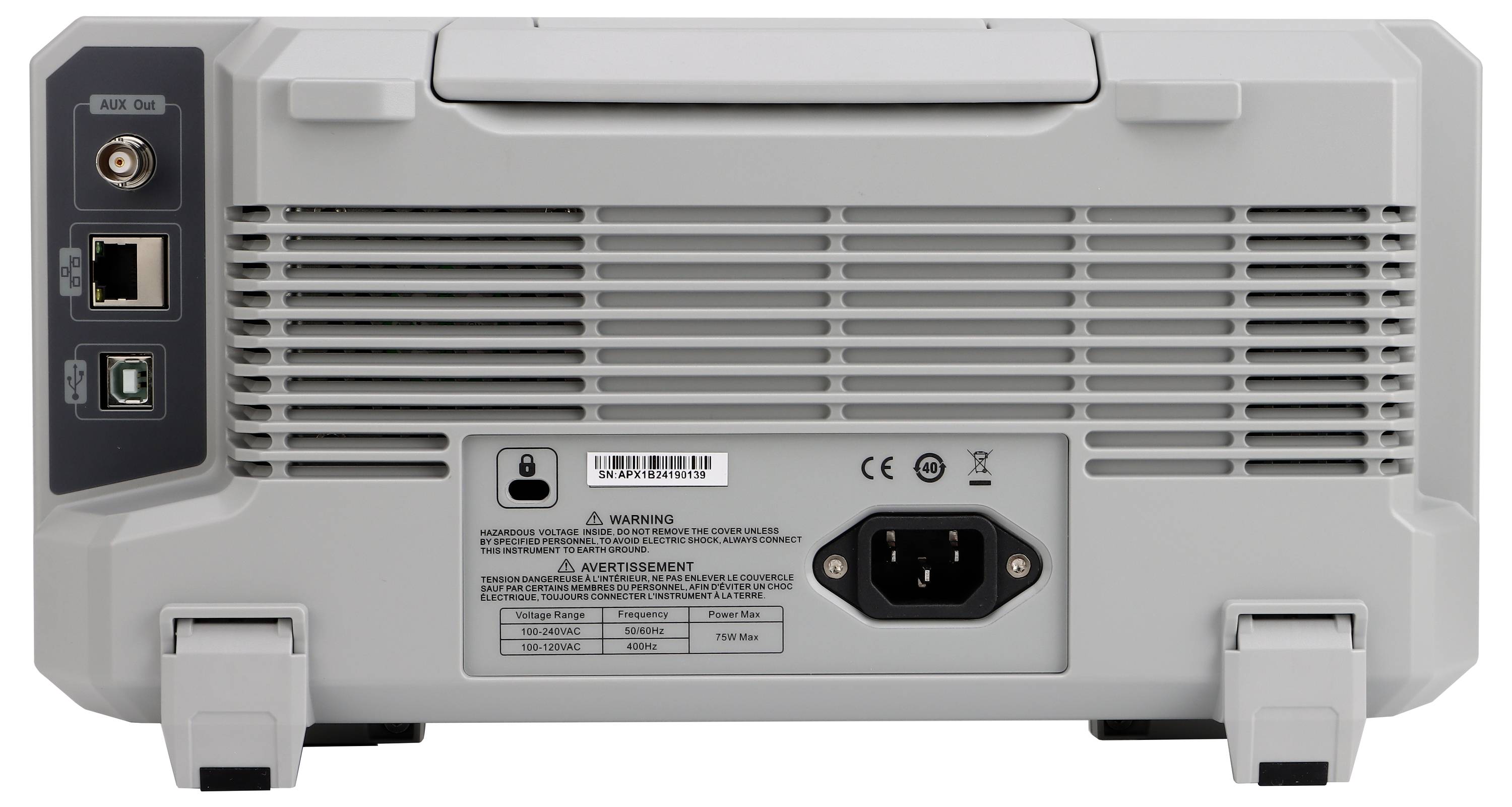 Rückseite eines elektronischen Geräts mit mehreren Anschlüssen, darunter Netzwerk- und USB-Ports, und einem Stromanschluss, auf einer grauen Oberfläche.