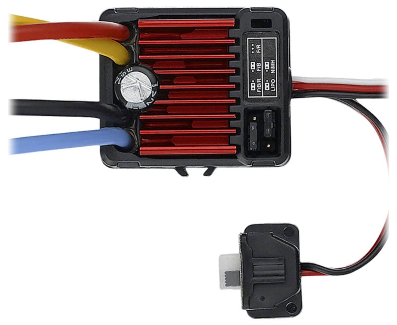 Ein elektronischer Geschwindigkeitsregler (ESC) mit farbigen Kabeln und einem Kühlkörper. Neben dem ESC befindet sich ein Stecker.