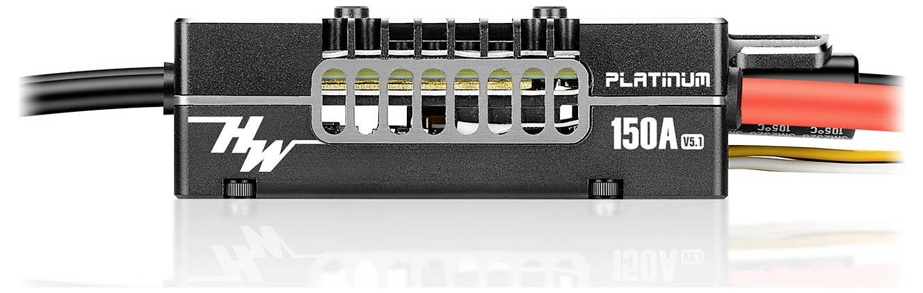 Ein schwarzer, rechteckiger elektronischer Baustein mit Aufschrift 'PLATINUM 150A'. Links und rechts führen Kabel heraus.