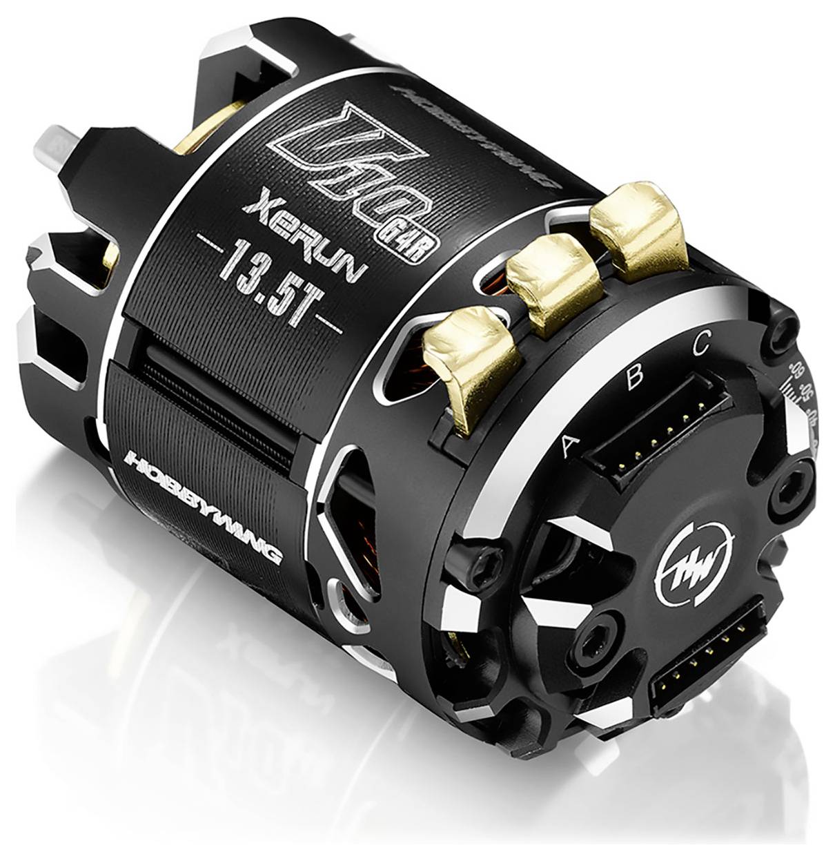 Ein schwarzer Elektromotor mit der Aufschrift 'XeRun 13.5T', hergestellt von Hobbywing, mit goldfarbenen Anschlüssen und robustem Design.