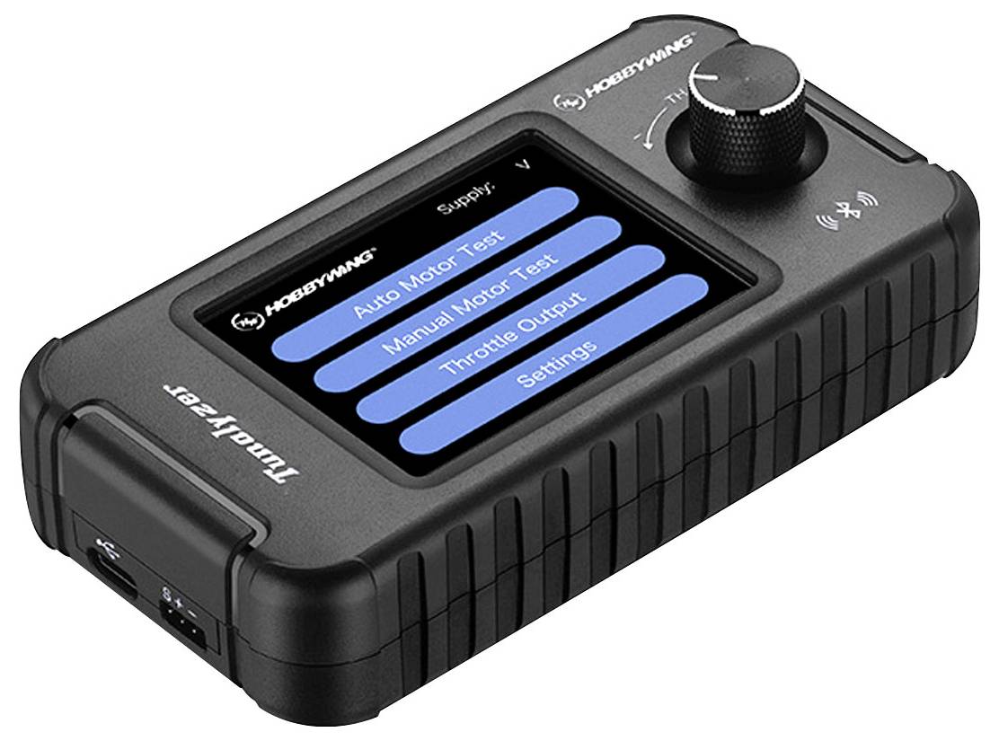 Ein schwarzes elektronisches Gerät mit einem Display zeigt Menüpunkte wie 'Auto Motor Test', 'Manual Motor Test', 'Throttle Output' und 'Settings'.