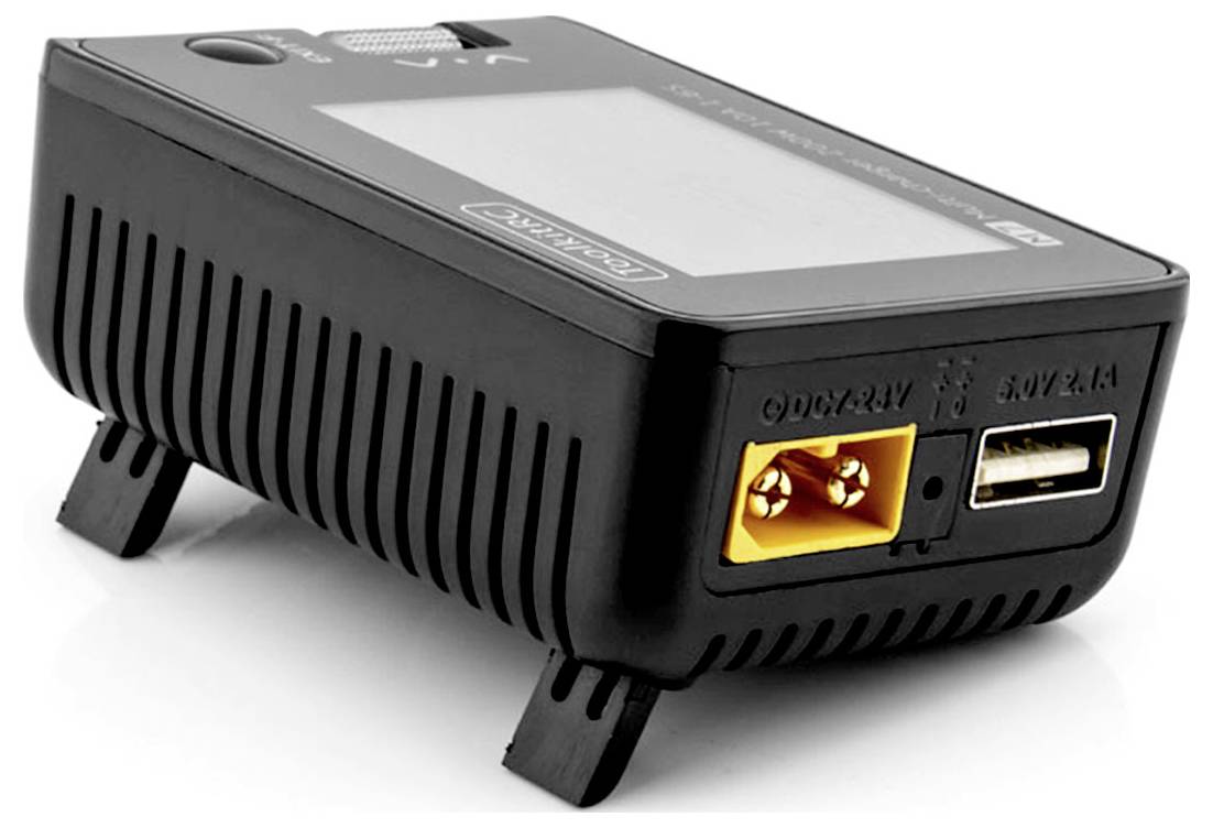 Schwarzes Ladegerät mit zwei Anschlüssen (gelb und USB) und einem Display auf der Oberseite. Liegt auf einer weißen Fläche.