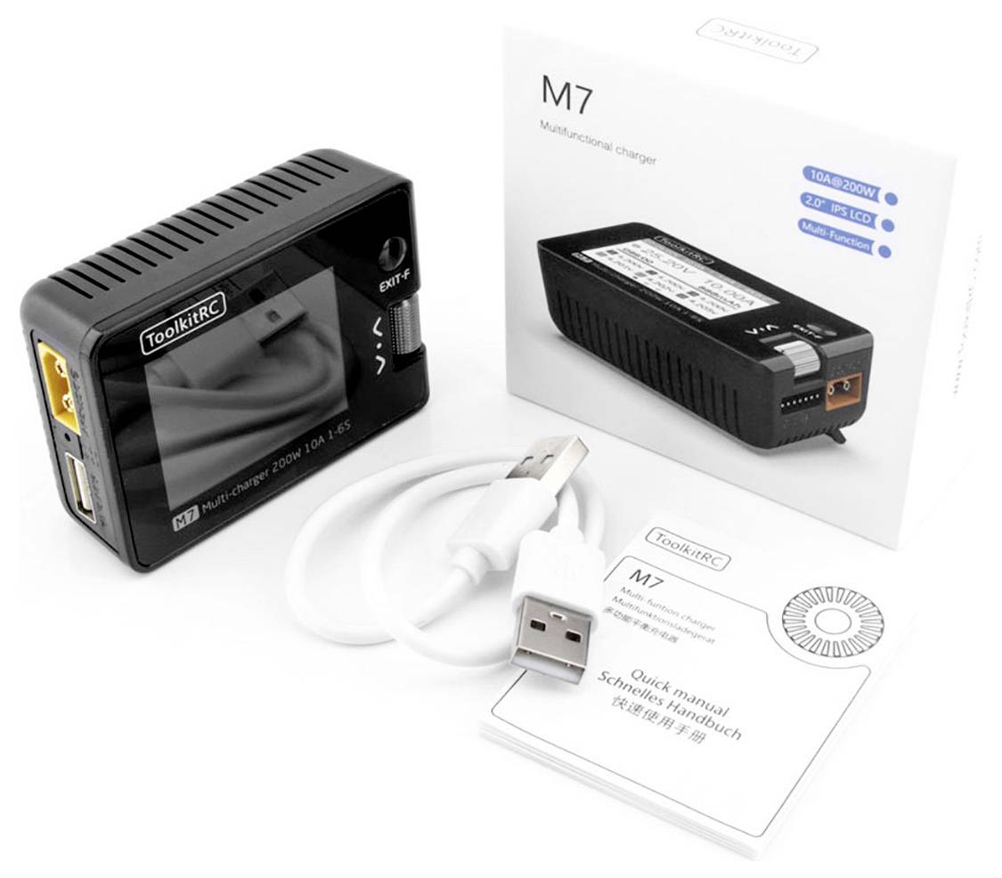 Ein multifunktionales Ladegerät 'M7' mit USB-Kabel, einem Benutzerhandbuch und Verpackung. Ladegerät hat Display und Anschlussoptionen.