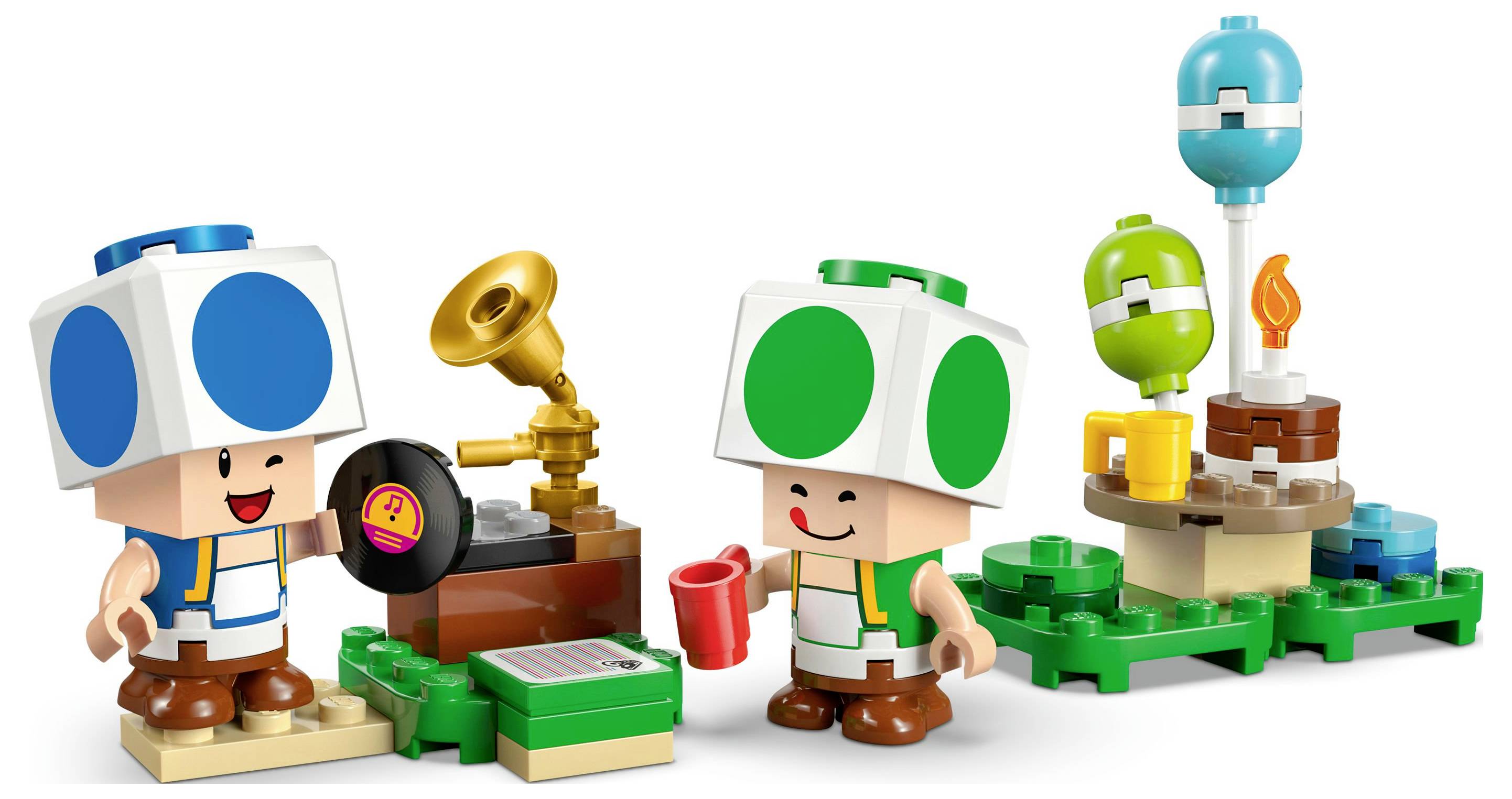 Zwei Spielzeugfiguren mit blauen und grünen Hüten halten Accessoires in der Nähe einer kleinen bunten Struktur mit einem Grammophon und Pflanzen.