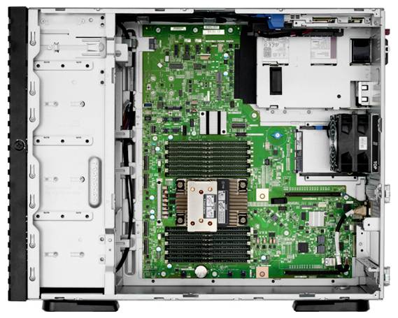 Innenansicht eines geöffneten Computergehäuses mit sichtbarer Hauptplatine, Prozessor, Speichermodulen und Lüftungselementen.