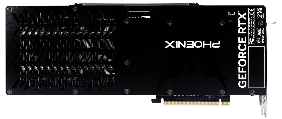Rückseite einer NVIDIA GeForce RTX Grafikkarte mit schwarzem Kühlkörper und 'PHOENIX' Beschriftung in Weiß.