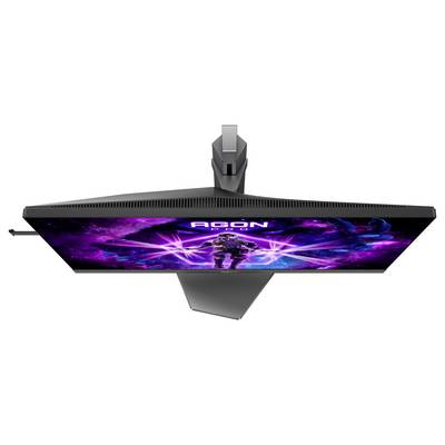Ein Monitor von oben gesehen, zeigt ein Sci-Fi-Spiel mit einem futuristischen Krieger und lila Lichteffekten auf dem Bildschirm.