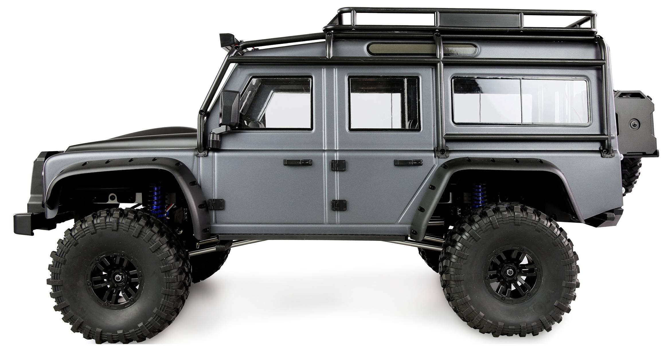 Ein grauer Geländewagen mit hoher Bodenfreiheit und großen Reifen, seitlich gesehen. Er ist für Offroad-Fahrten geeignet.