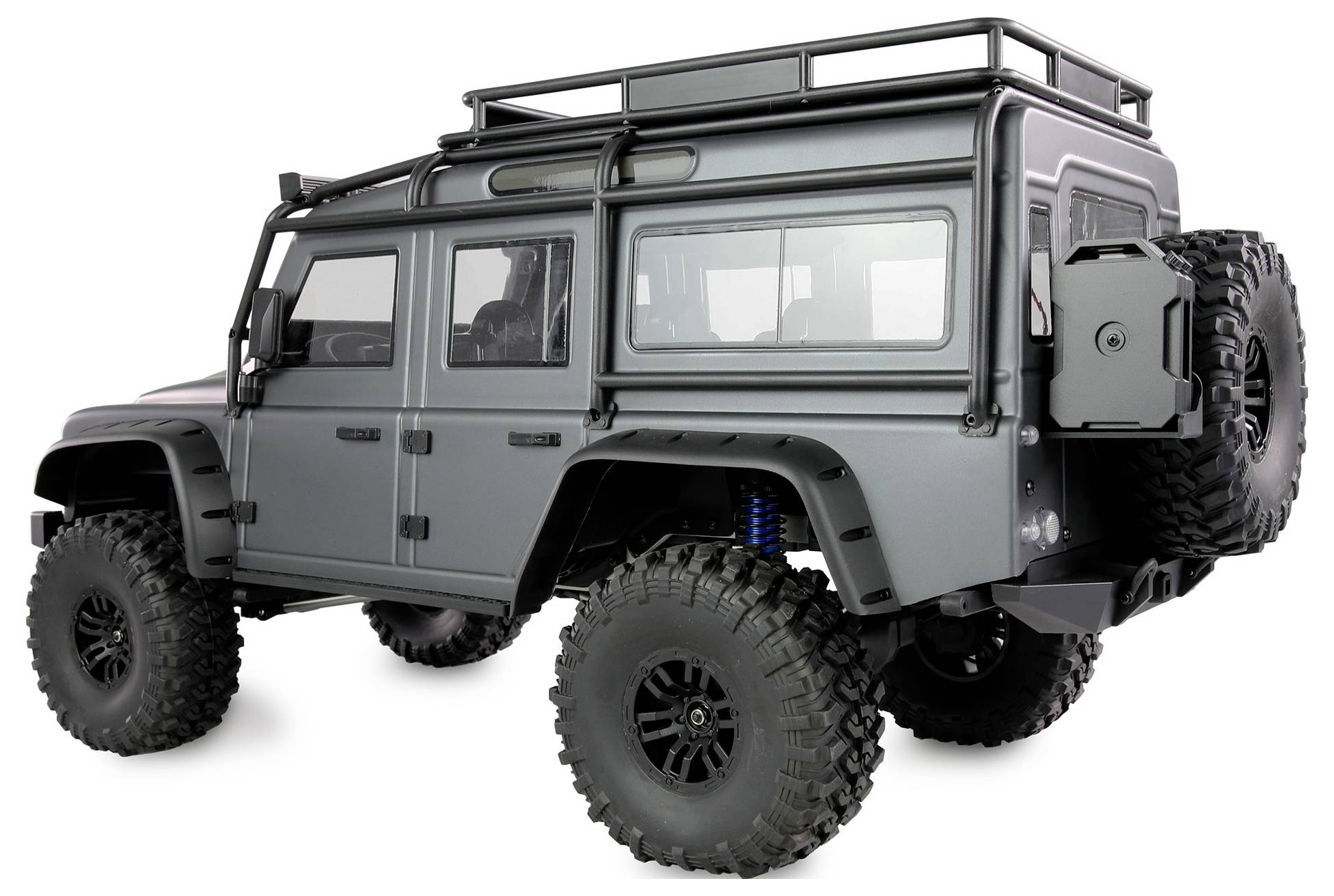 Geländewagen mit grauem Gehäuse und großen Reifen, gesehen von hinten. Das Fahrzeug hat einen Dachträger und Reserverad.