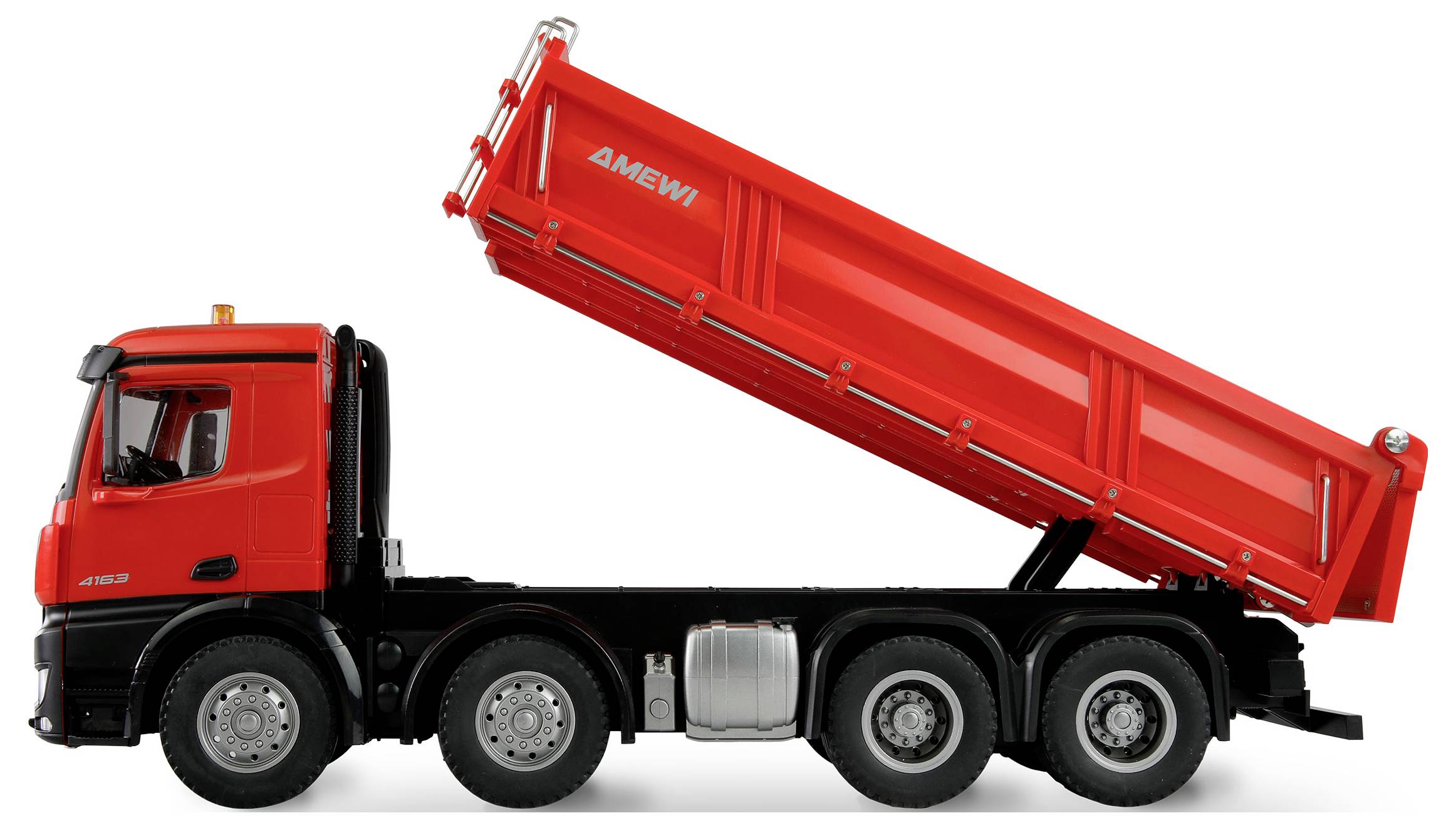 Roter Kipp-Lkw mit gekipptem Anhänger und vier Achsen.