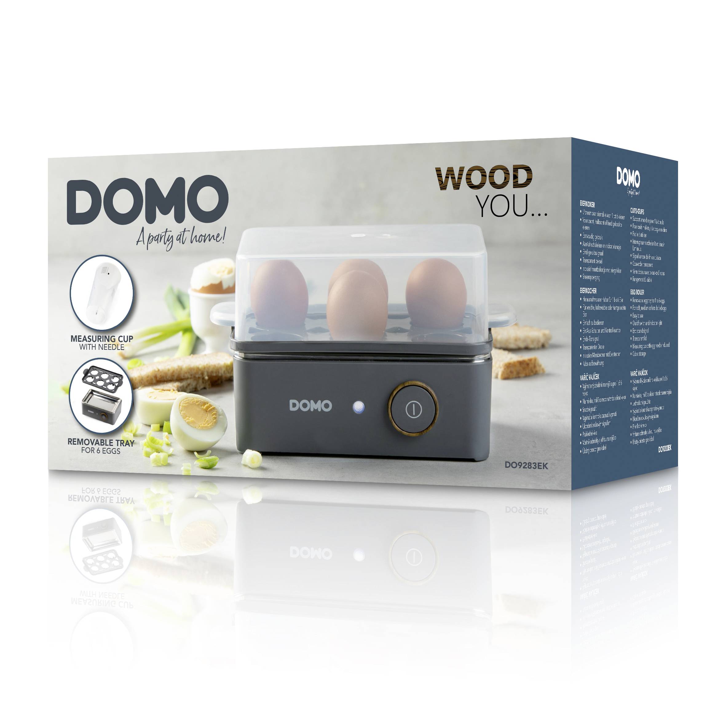 Verpackung eines Eierkochers mit der Marke 'DOMO'. Drei Eier im Gerät, daneben ein Messbecher. Text: 'WOOD YOU...', 'Measuring cup with needle', 'Removable tray for 6 eggs'.